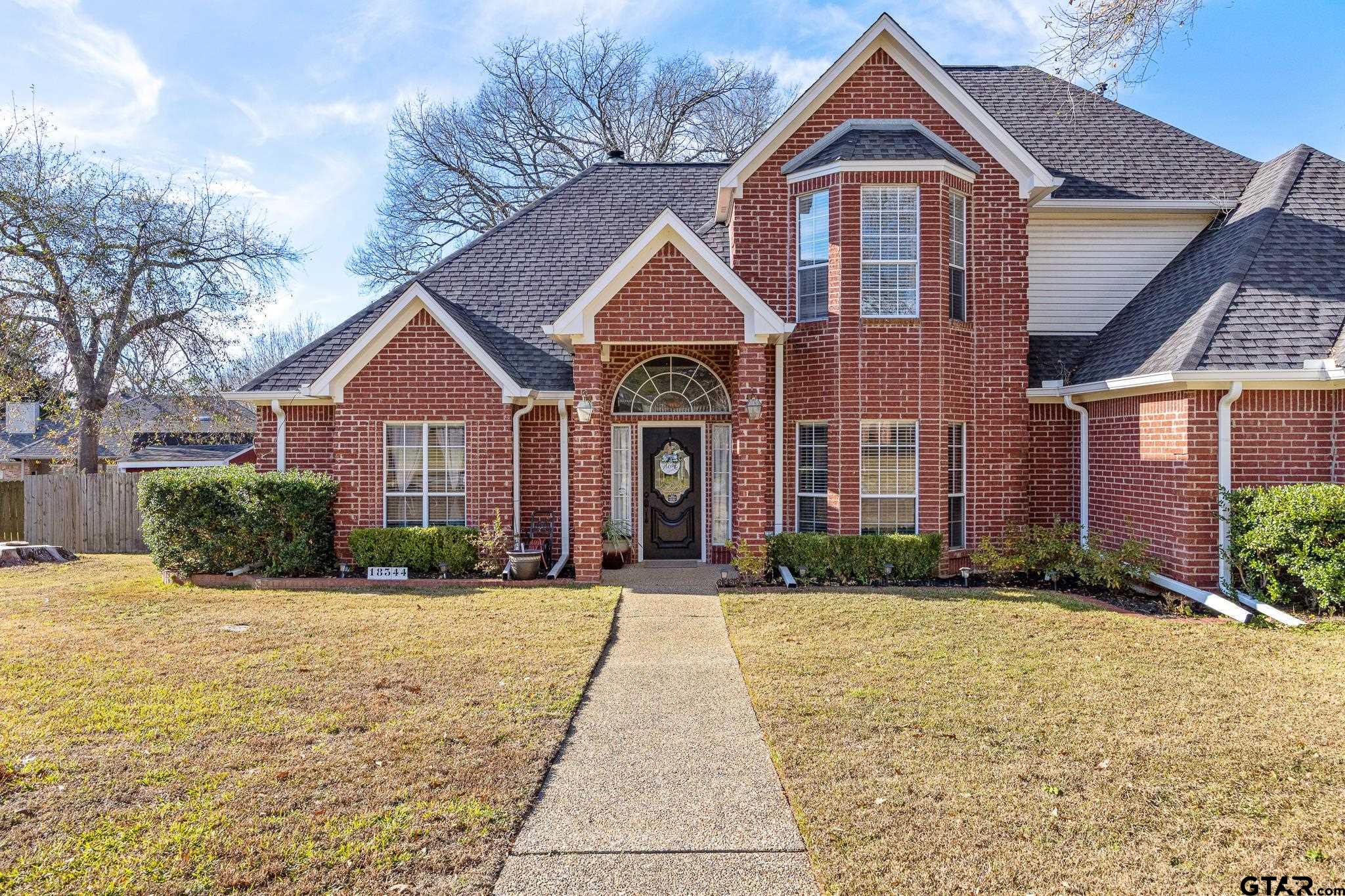 18344 Springmill Court Flint, TX 75762 - Photo 4 of 45 a front view of a house with garden