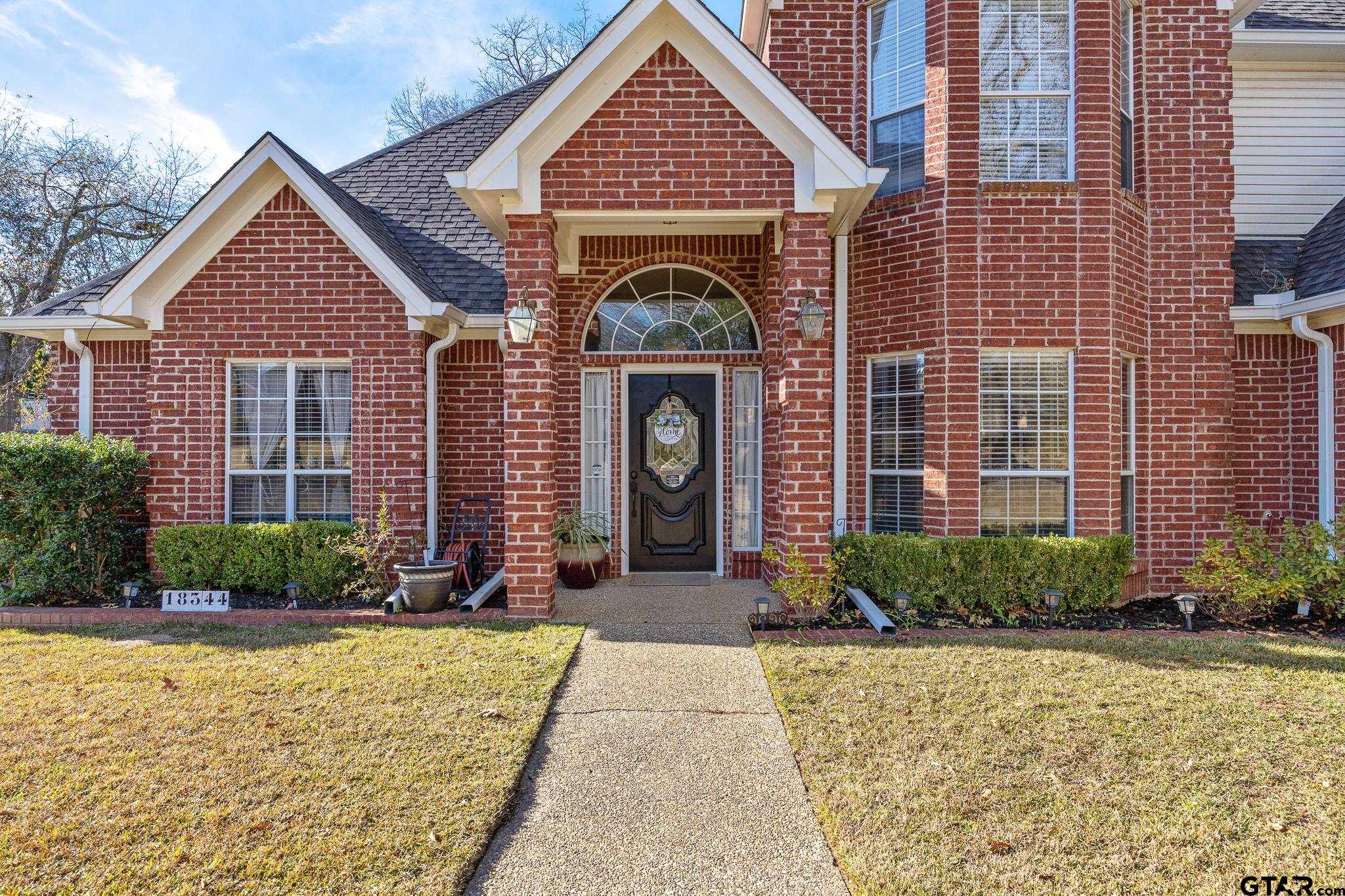 18344 Springmill Court Flint, TX 75762 - Photo 5 of 45 a front view of a house with garden