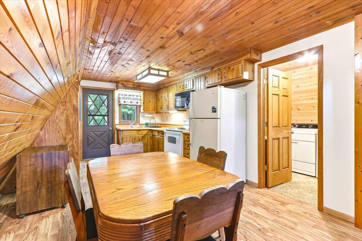 N9261 Perkins Road Farmington, WI 54644 - Photo 18 of 70 Eat-in Kitchen