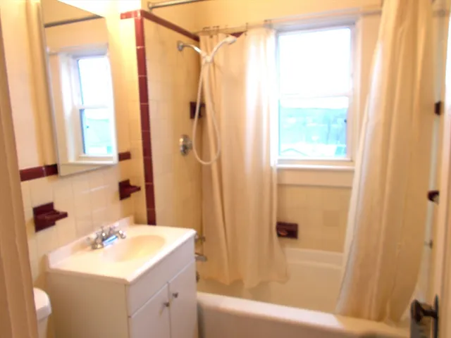 $1,975 | 49 Pine Street, Unit 2, Fitchburg, MA 01420