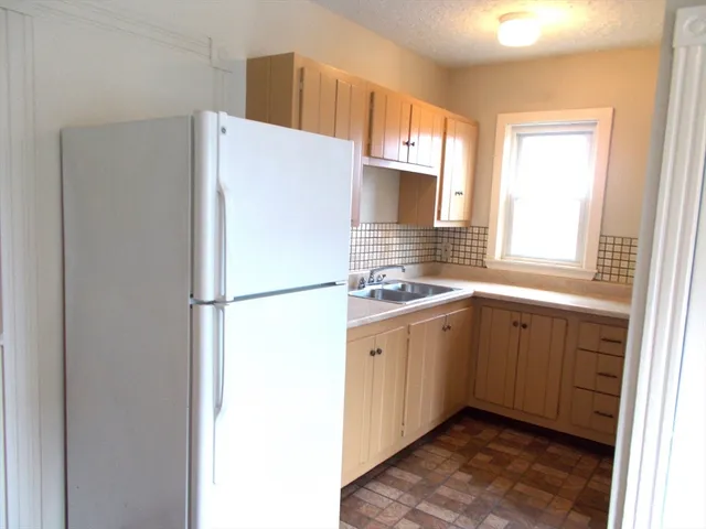 $1,975 | 49 Pine Street, Unit 2, Fitchburg, MA 01420