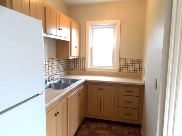 $1,975 | 49 Pine Street, Unit 2, Fitchburg, MA 01420