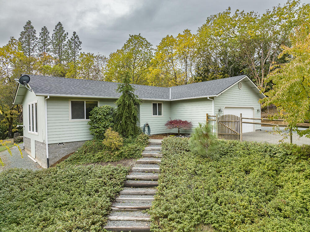 520 Stewart Road Grants Pass, OR 97526 - Photo 2 of 47 a front view of a house with a yard