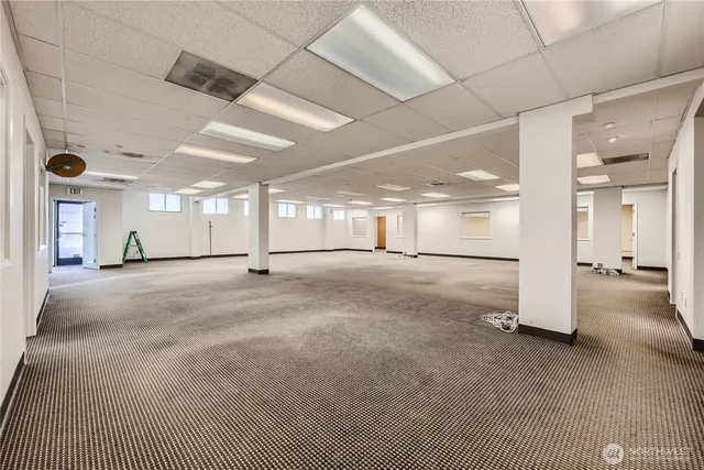 $5,400 | 4220 Aurora Avenue North, Seattle, WA 98103