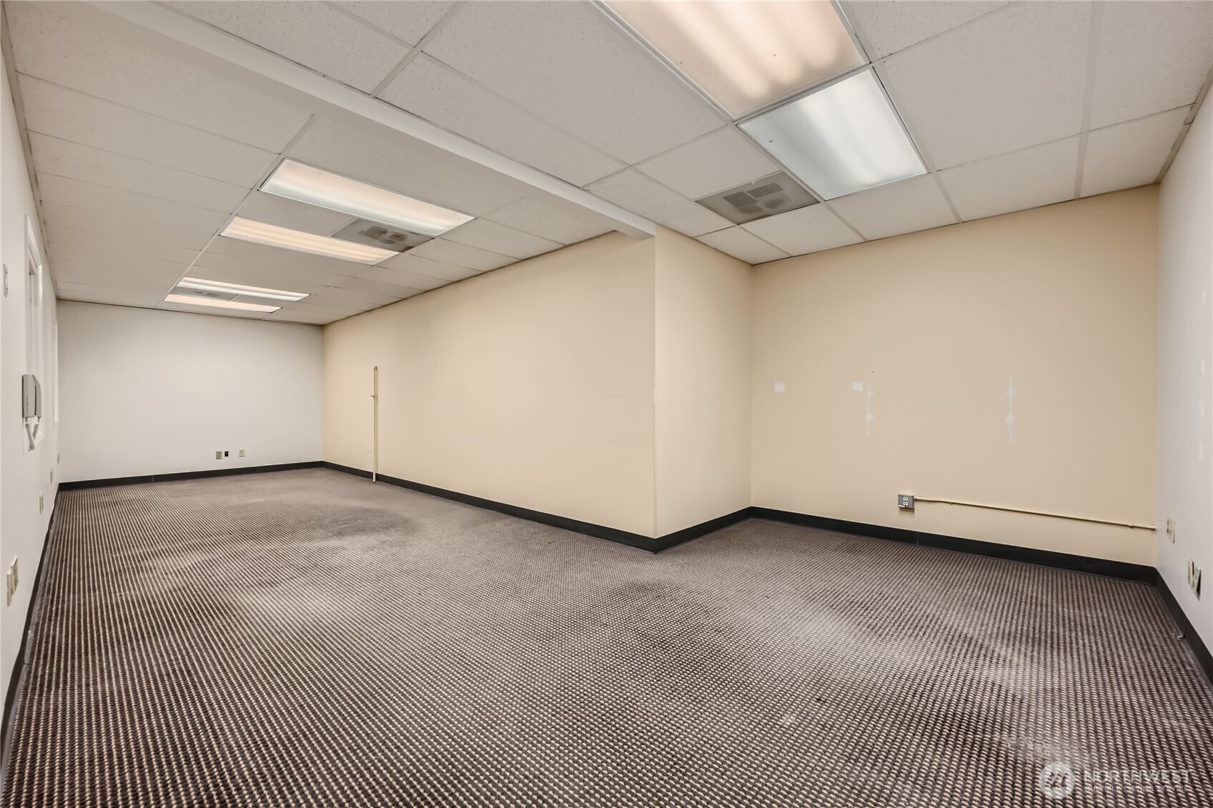 4220 Aurora Avenue North Seattle, WA 98103 - Photo 6 of 18 a view of room and garage