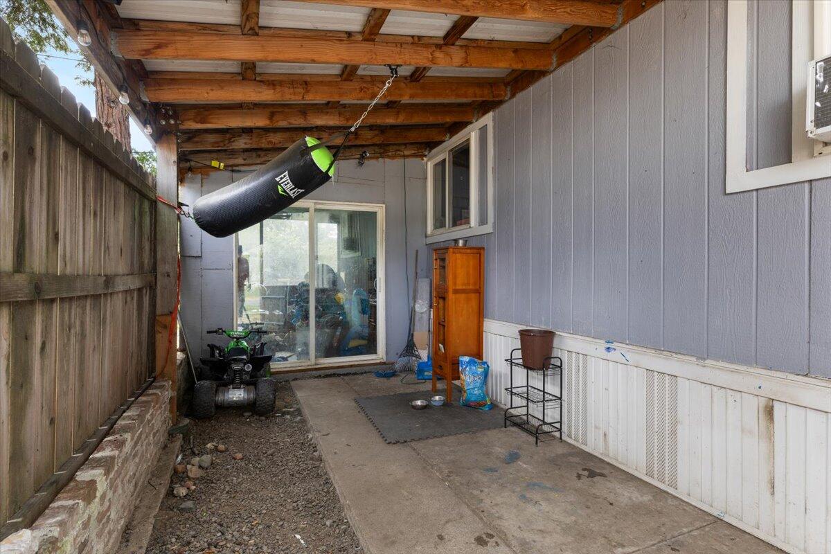 11427 Blackwell Road, Unit 2 Central Point, OR 97502 - Photo 14 of 14 04-CI_5420