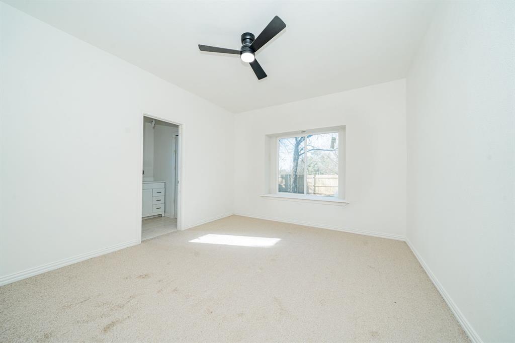 373 5th Street Northwest Paris, TX 75460 - Photo 8 of 16 a view of an empty room with a window