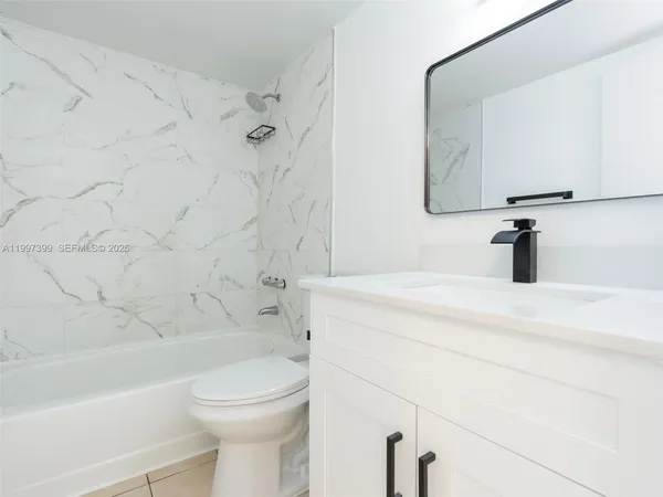 $2,375 | 1490 West 42nd Place, Unit 206, Hialeah, FL 33012