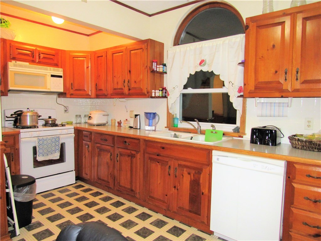 74 Cameron Street Pawtucket, RI 02861 - Photo 12 of 19 Gallery Image 12