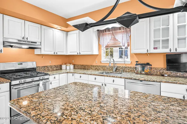 $850,000 | 302 East Bird Village Road, Jackson, NJ 08527