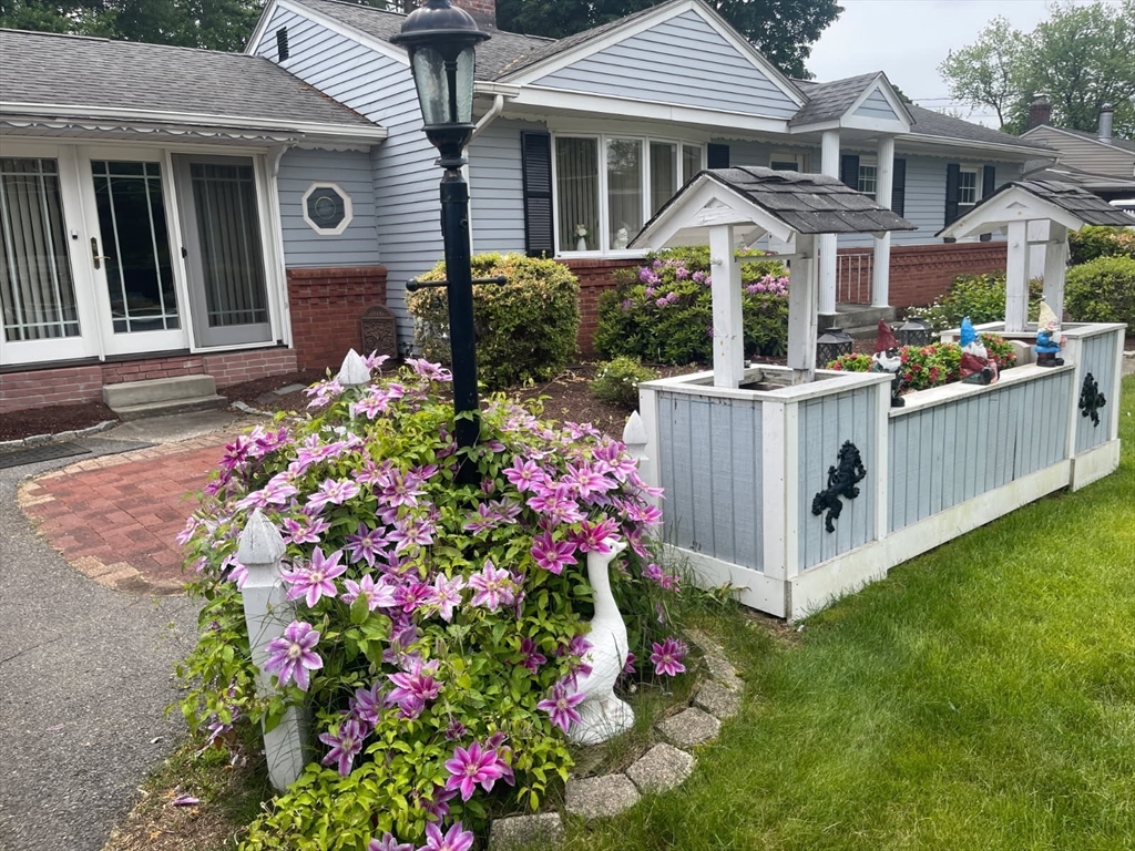 185 Marmon Street Springfield, MA 01129 - Photo 2 of 41