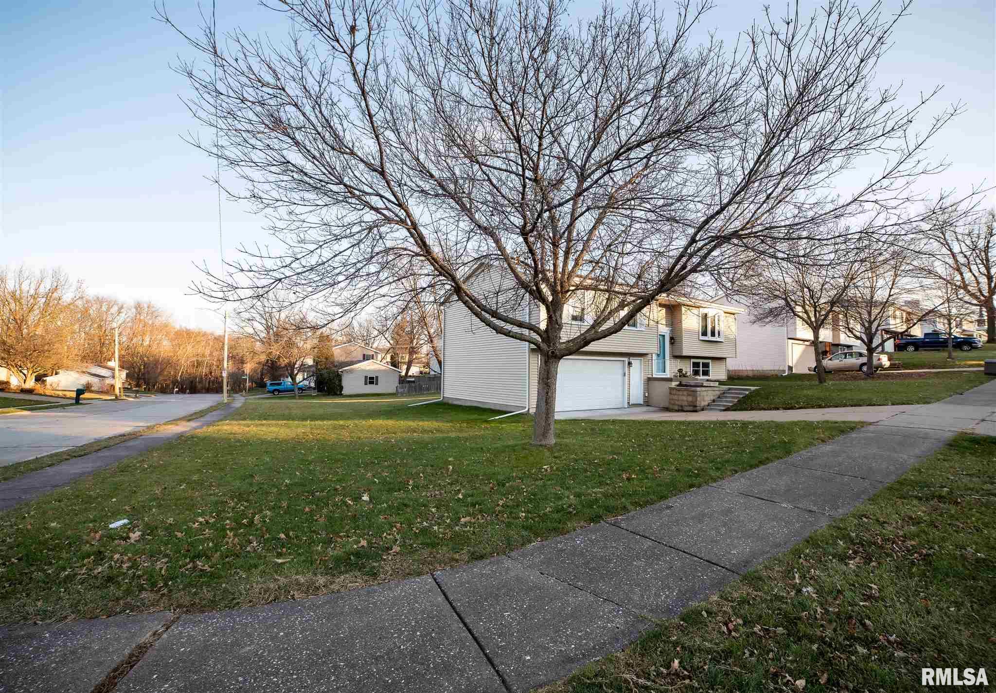 3817 Fairhaven Road Davenport, IA 52807 - Photo 2 of 23 Gallery Image 2