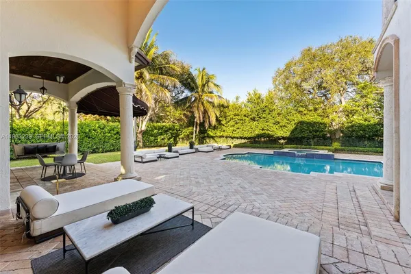 $6,990,000 | 11111 Killian Park Road, Pinecrest, FL 33156