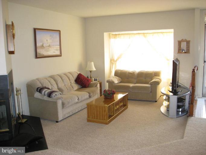 3709 Foxford Stream Road Nottingham, MD 21236 - Photo 2 of 14 Living Room