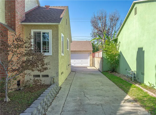 a view of a pathway of a house with a yard