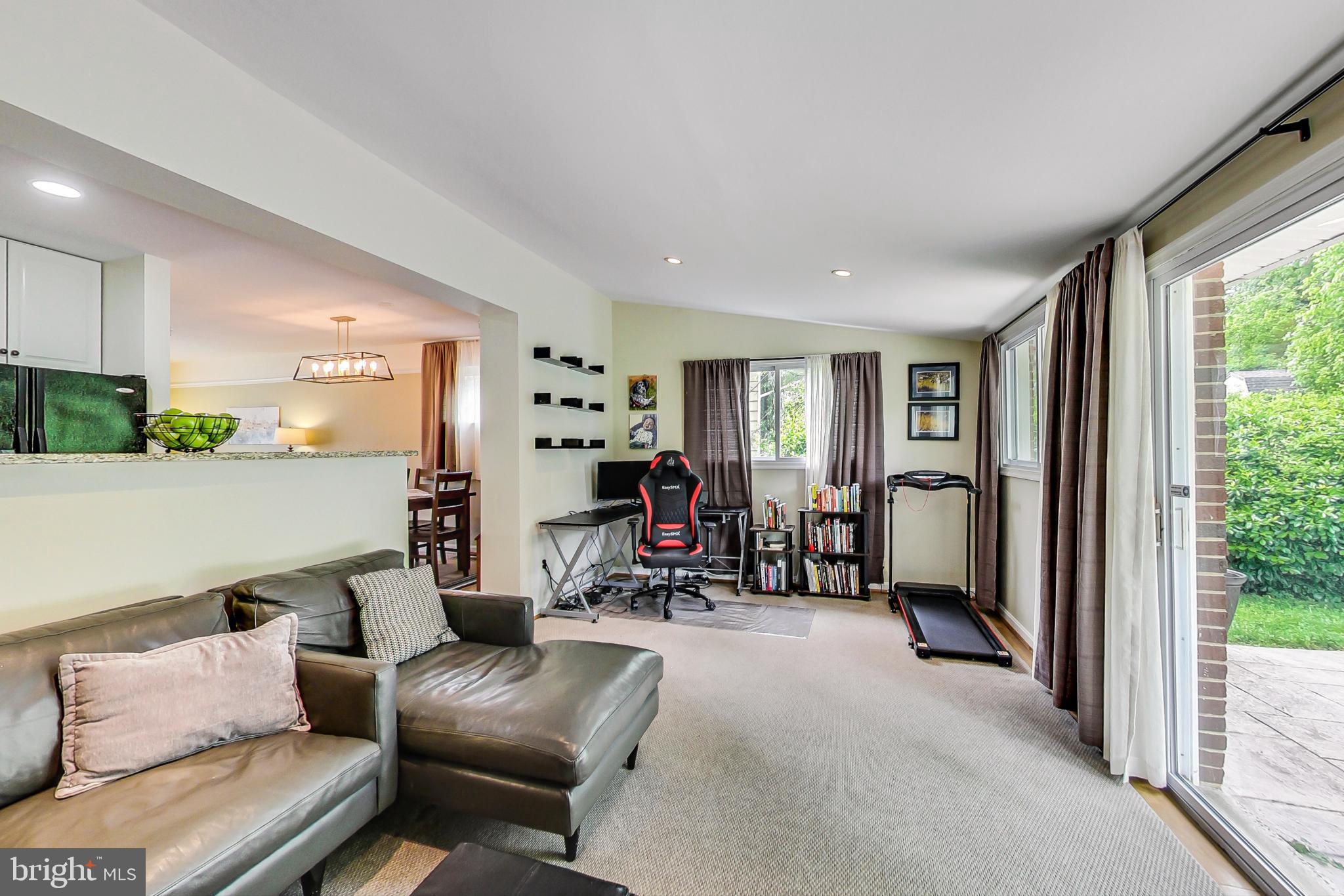 10028 Greenock Road Silver Spring, MD 20901 - Photo 13 of 44 High Ceiling