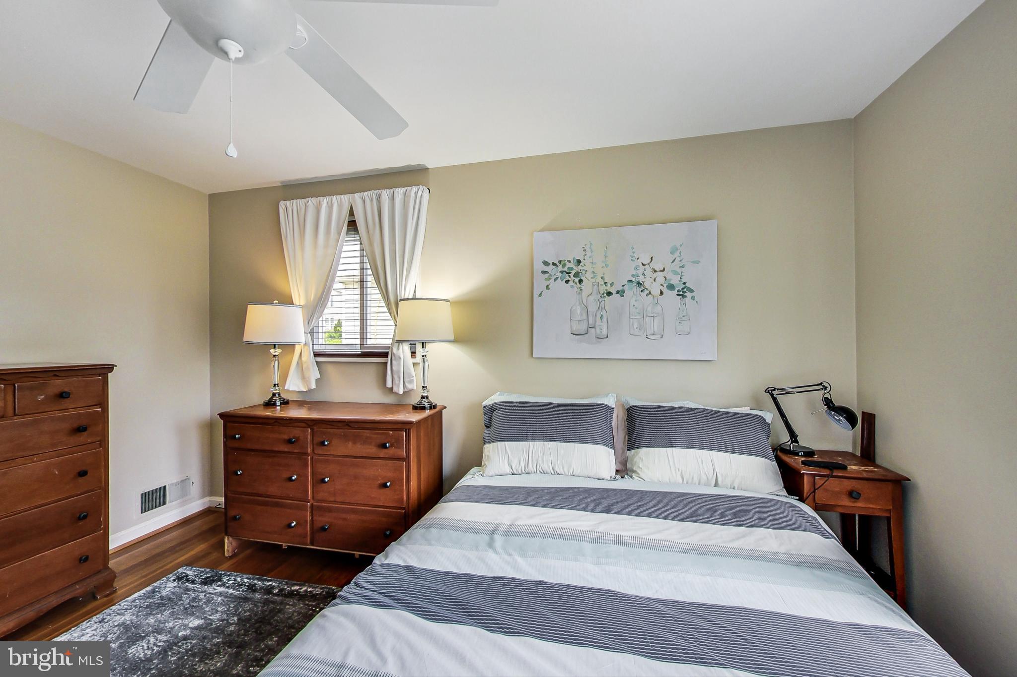 10028 Greenock Road Silver Spring, MD 20901 - Photo 16 of 44 Neutral Colors