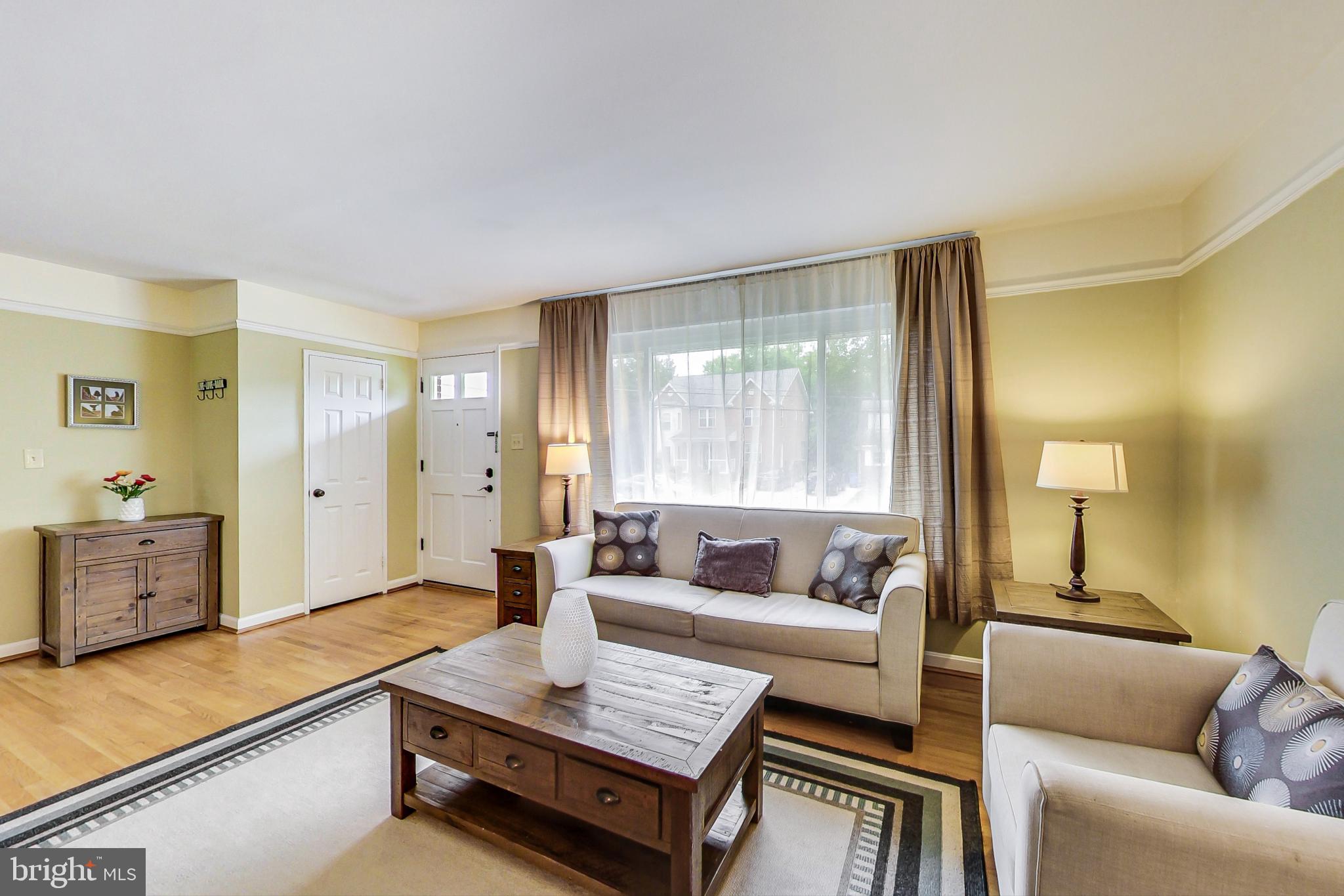 10028 Greenock Road Silver Spring, MD 20901 - Photo 4 of 44 Light Filled