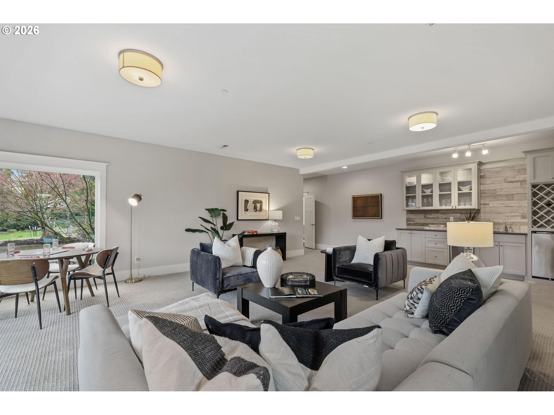 23875 Southwest Newland Road Wilsonville, OR 97070 - Photo 18 of 40 a living room with furniture