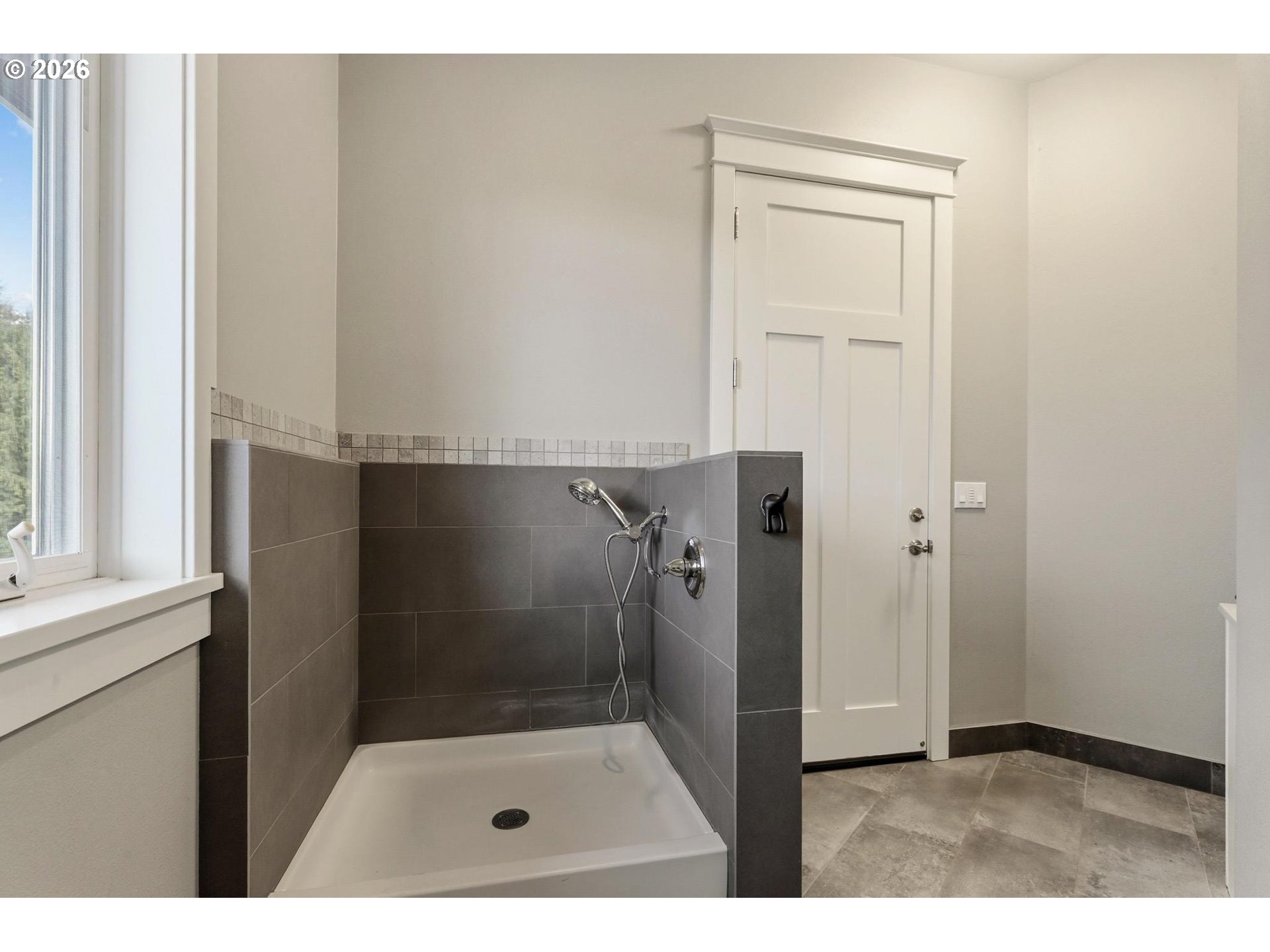 23875 Southwest Newland Road Wilsonville, OR 97070 - Photo 26 of 40 a bathroom with a shower