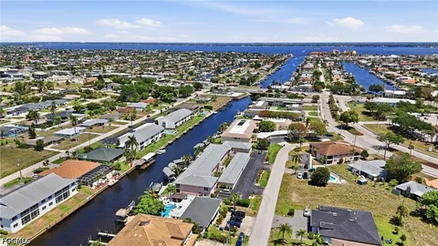 $229,500 | 1333 Southeast 40th Terrace, Unit 2A, Cape Coral, FL 33904