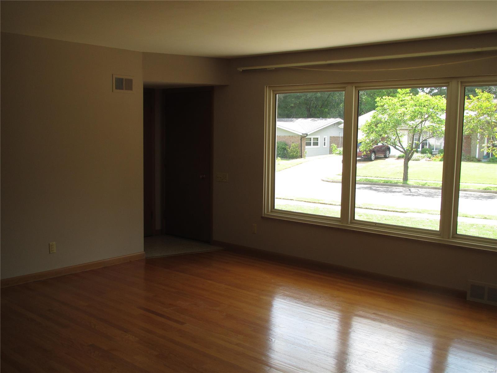 9145 Garber Road St. Louis, MO 63126 - Photo 4 of 23 Gallery Image 4