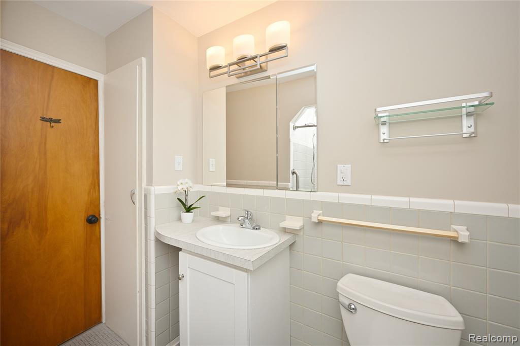 2453 Windemere Road Birmingham, MI 48009 - Photo 17 of 39