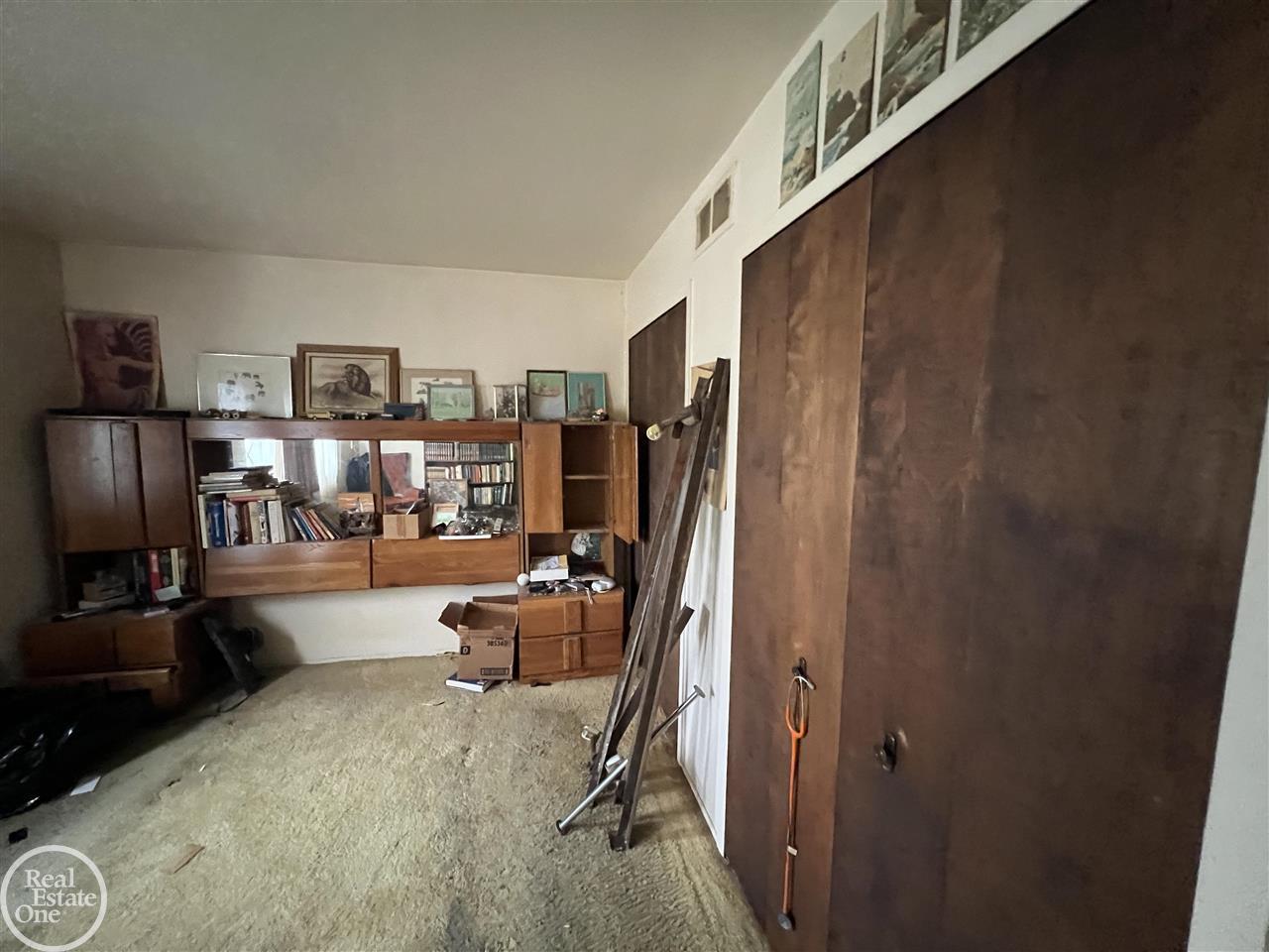 29305 Hayes Road Warren, MI 48088 - Photo 3 of 17