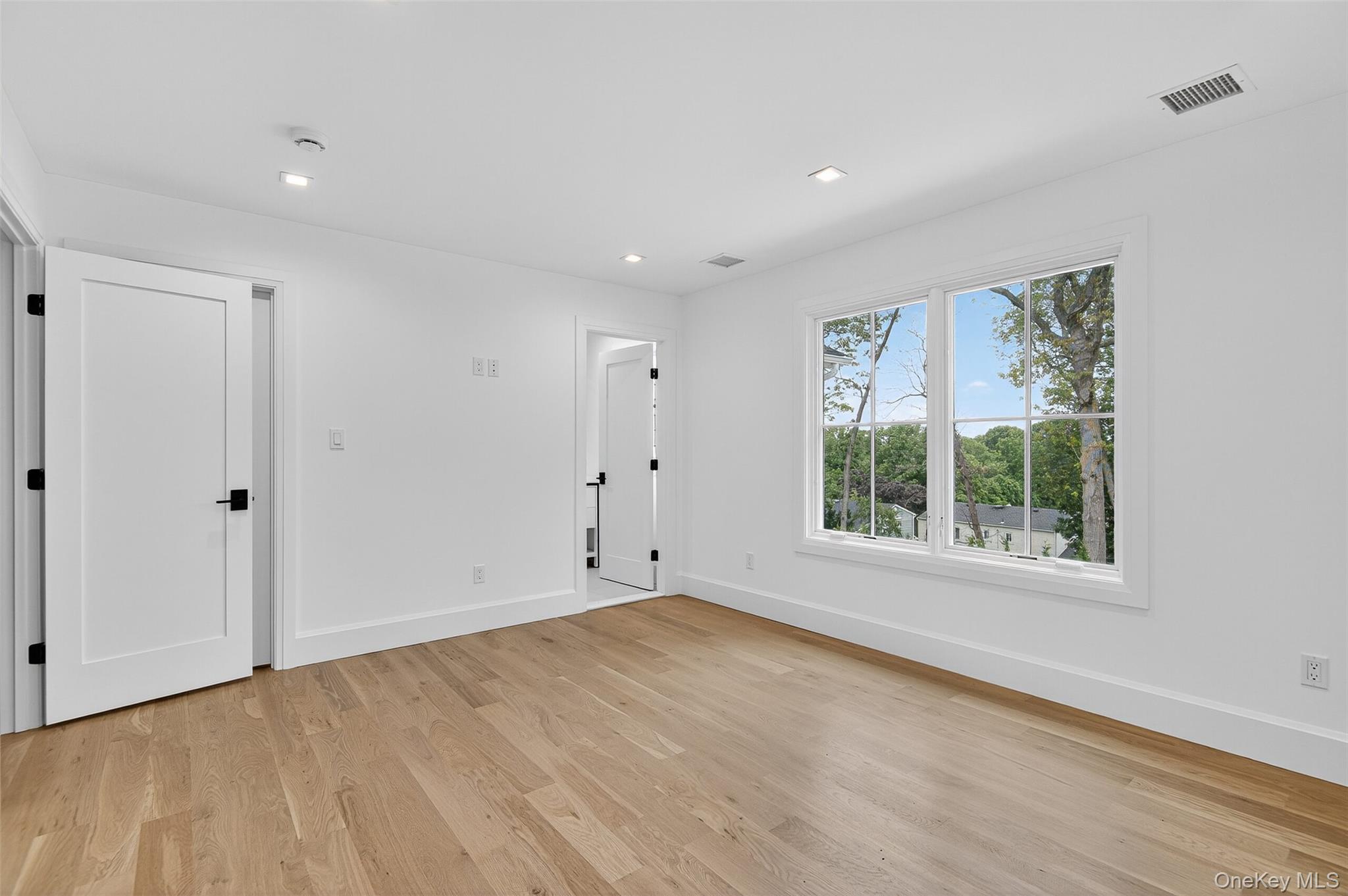 32 Pine Road Syosset, NY 11791 - Photo 24 of 35