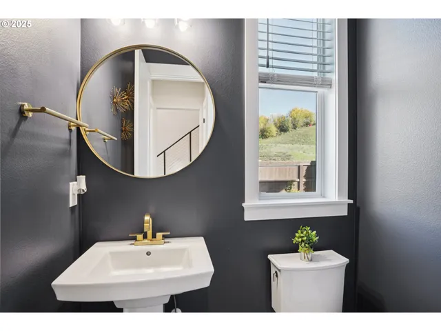 $1,145,000 | 900 West Magnolia Loop, Washougal, WA 98671