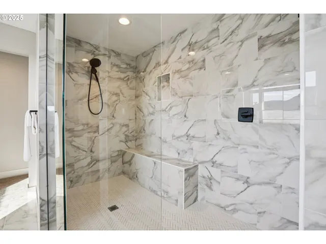 $1,145,000 | 900 West Magnolia Loop, Washougal, WA 98671