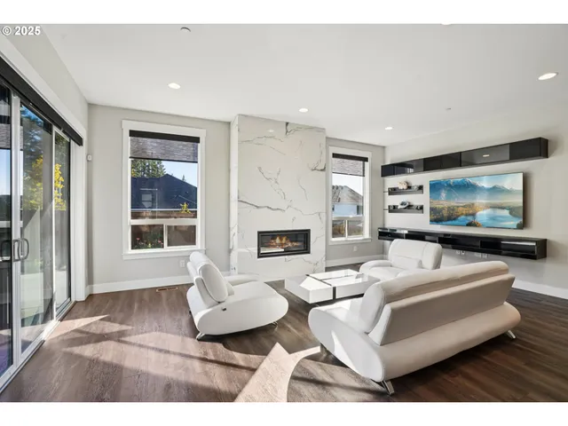 $1,145,000 | 900 West Magnolia Loop, Washougal, WA 98671