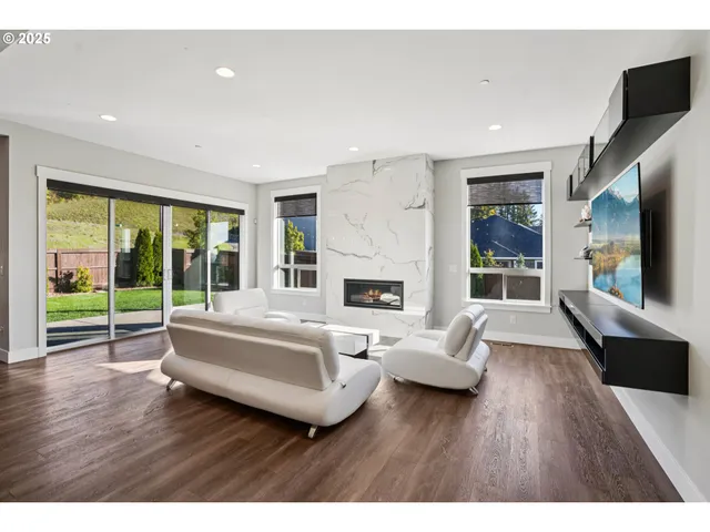 $1,145,000 | 900 West Magnolia Loop, Washougal, WA 98671