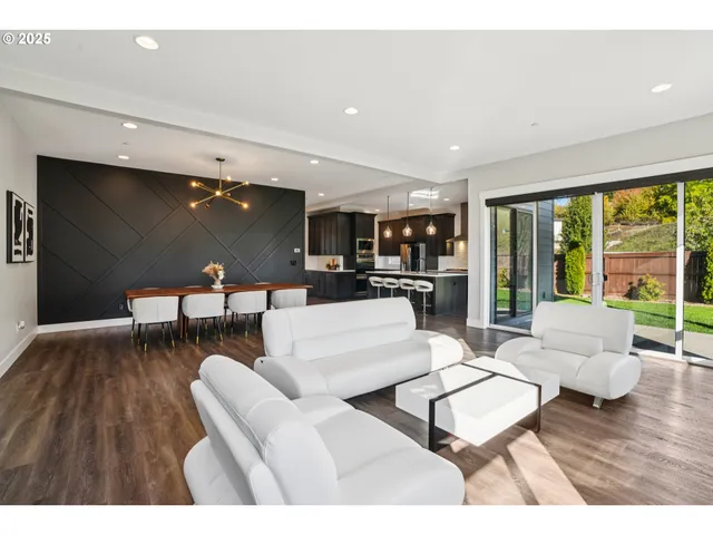 $1,145,000 | 900 West Magnolia Loop, Washougal, WA 98671