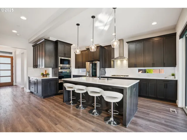 $1,145,000 | 900 West Magnolia Loop, Washougal, WA 98671