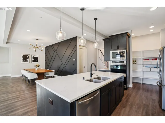 $1,145,000 | 900 West Magnolia Loop, Washougal, WA 98671