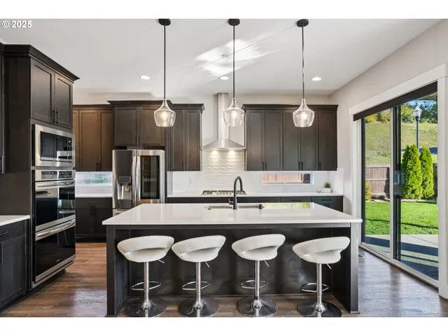 $1,145,000 | 900 West Magnolia Loop, Washougal, WA 98671