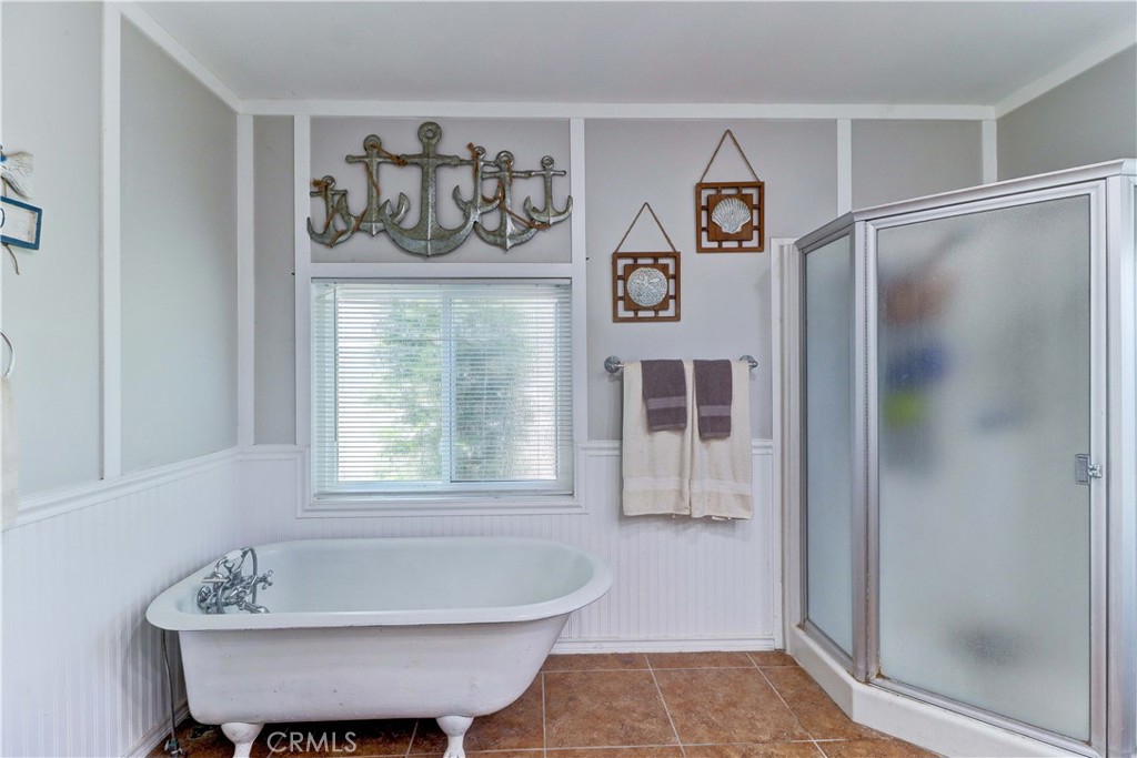 480 Deerhill Road Perris, CA 92570 - Photo 26 of 39 a bathroom with a sink and a bathtub