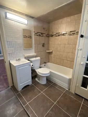 $2,500 | 8153 South Exchange Avenue, Chicago, IL 60617