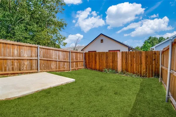 $1,450 | 614 East College Street, Sherman, TX 75090