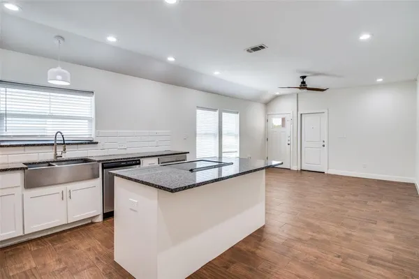 $1,450 | 614 East College Street, Sherman, TX 75090