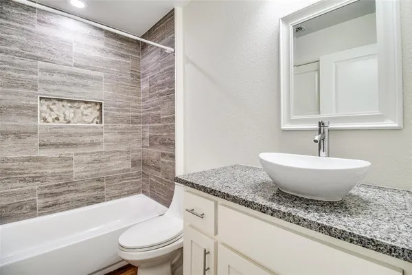 $1,450 | 614 East College Street, Sherman, TX 75090