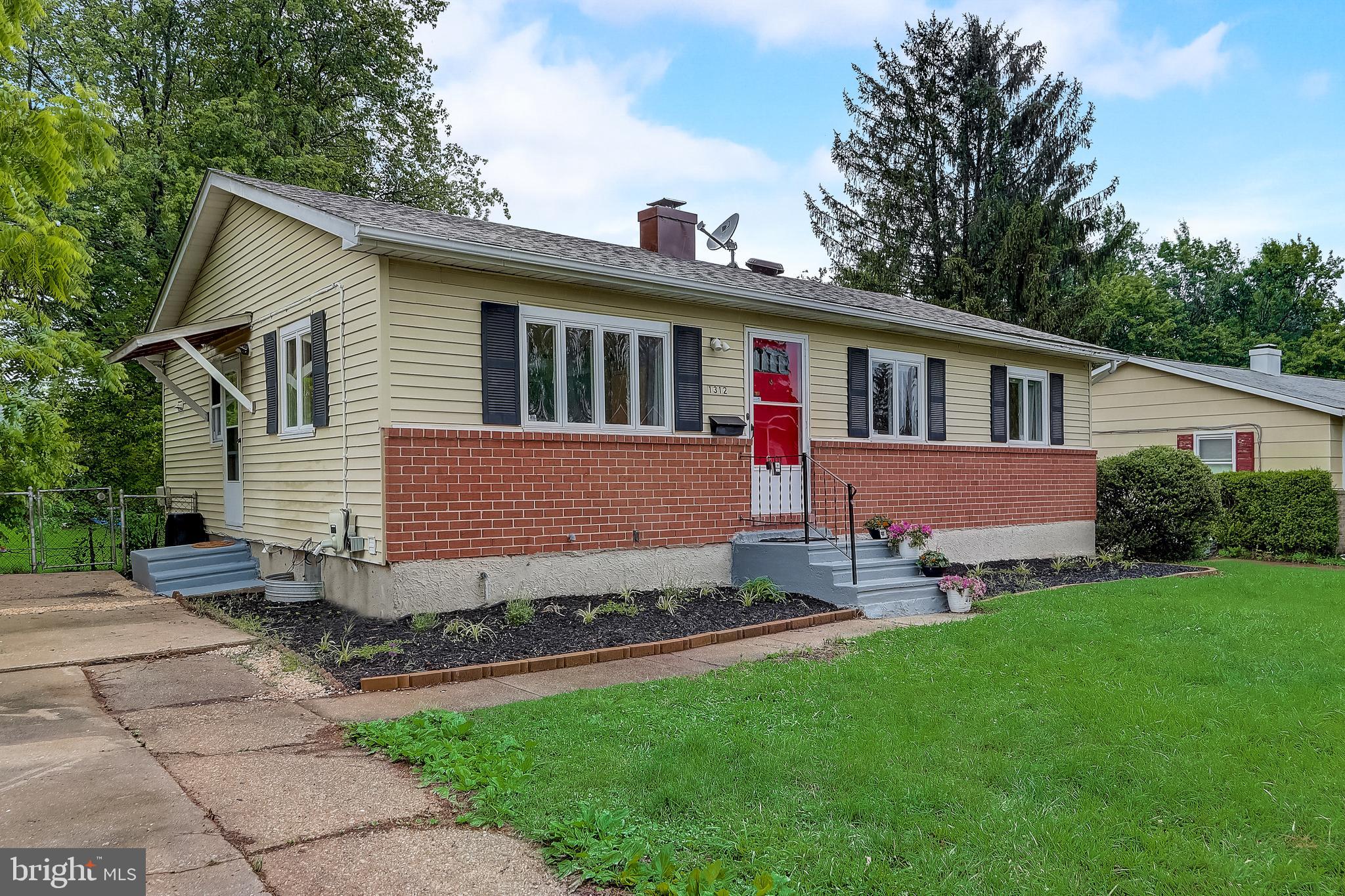 1312 Denbright Road Baltimore, MD 21228 - Photo 2 of 43