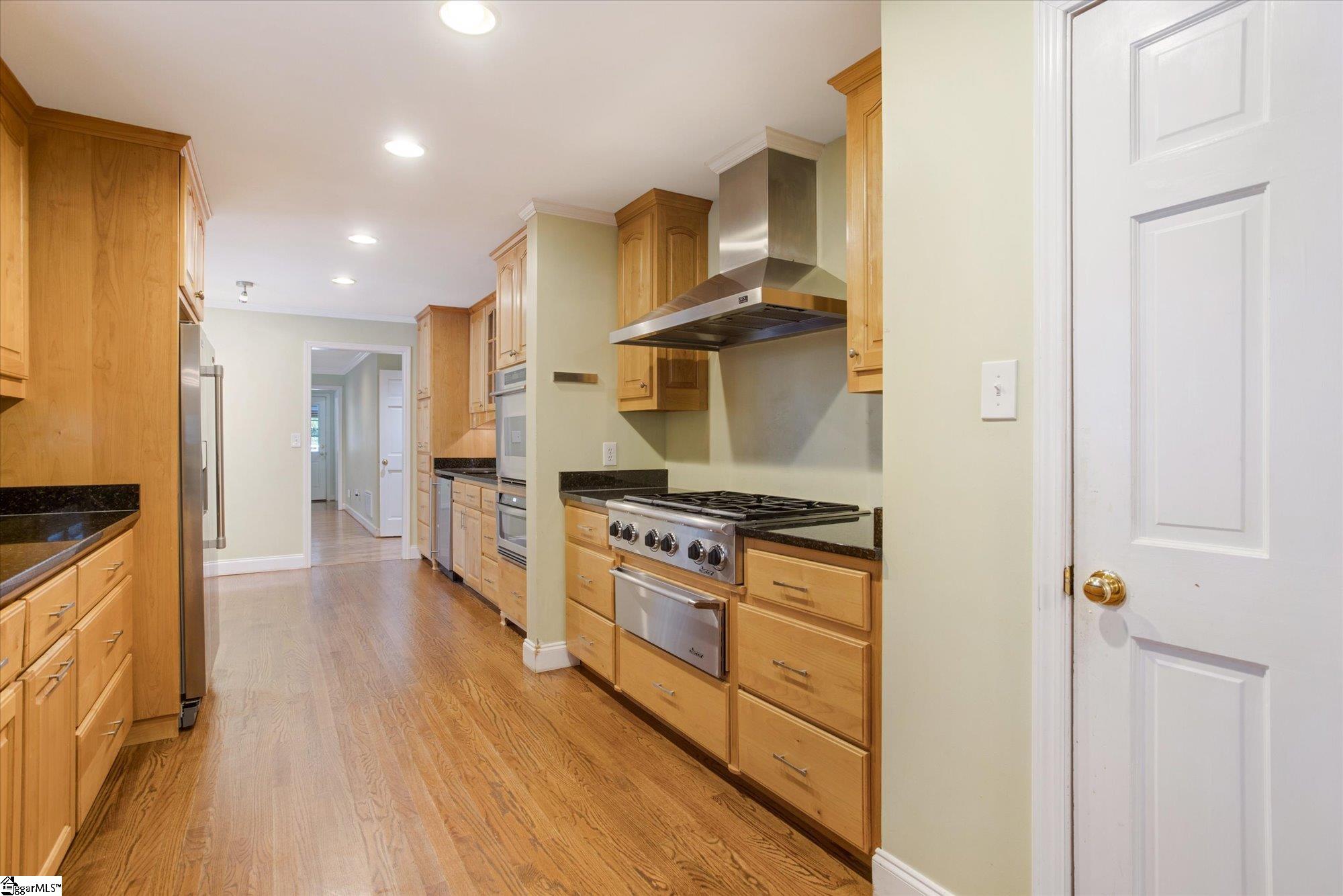 198 Chapman Road Greenville, SC 29605 - Photo 8 of 36 Gallery Image 8