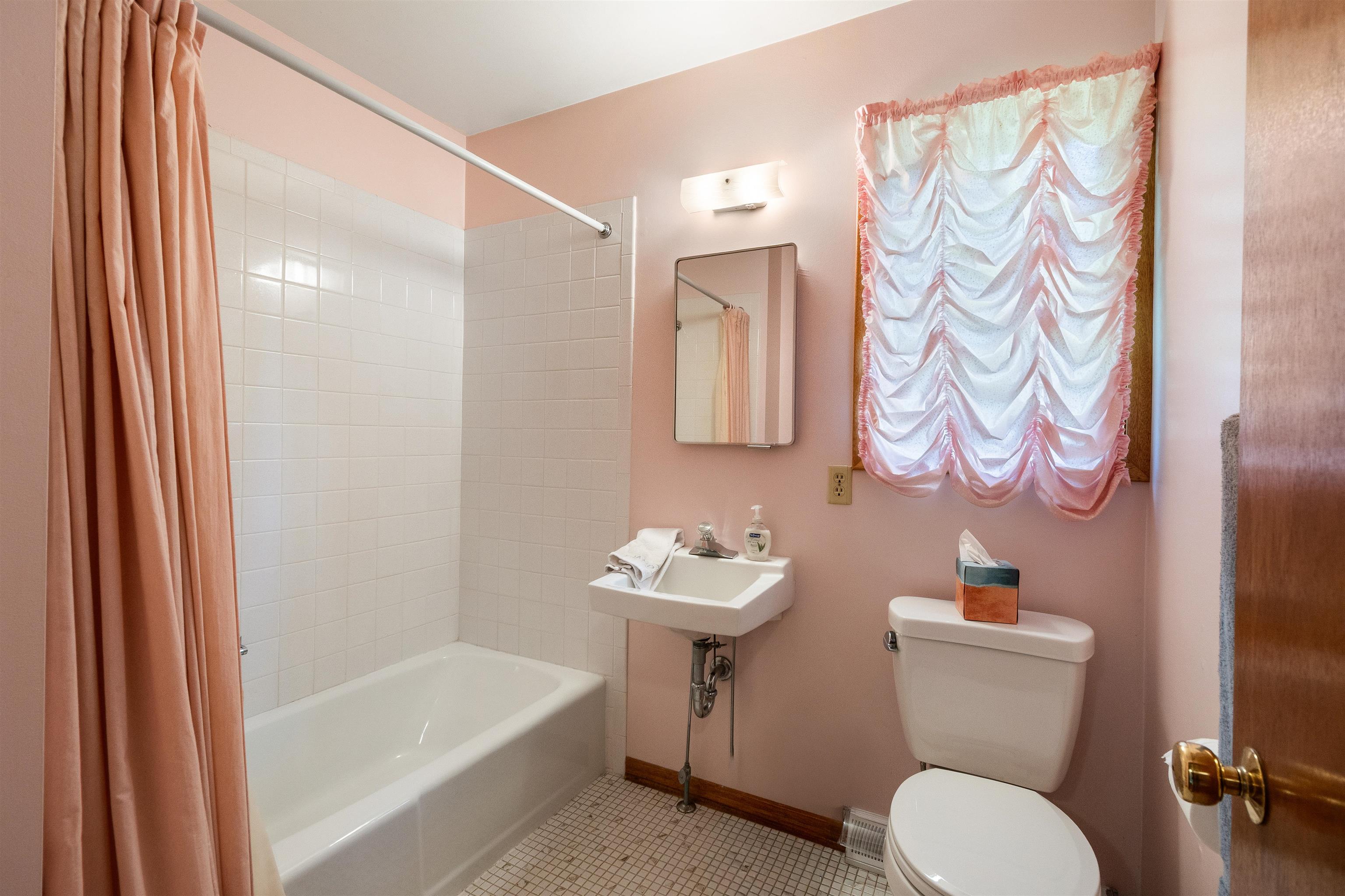 5422 Gettle Avenue Madison, WI 53705 - Photo 12 of 34