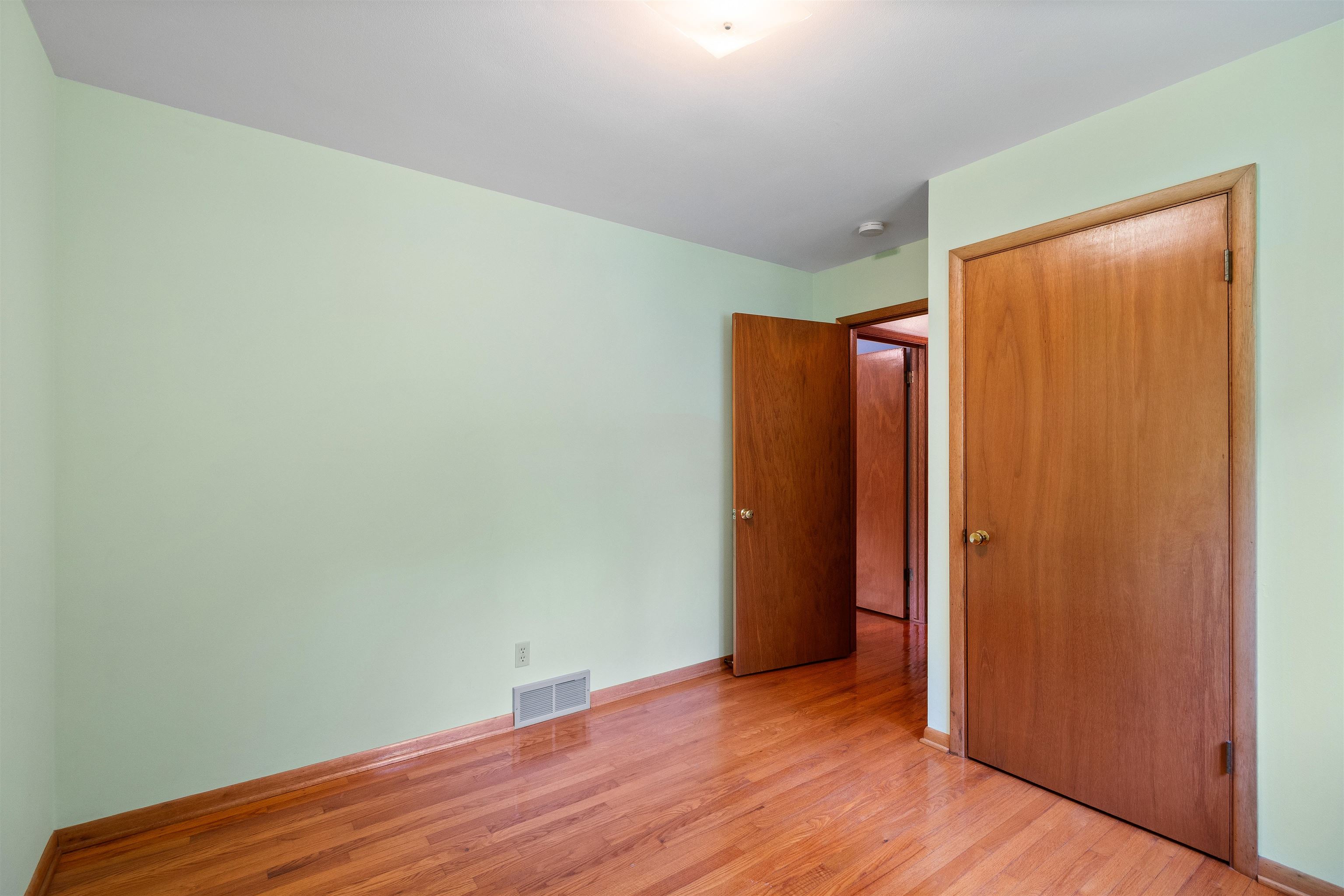 5422 Gettle Avenue Madison, WI 53705 - Photo 15 of 34