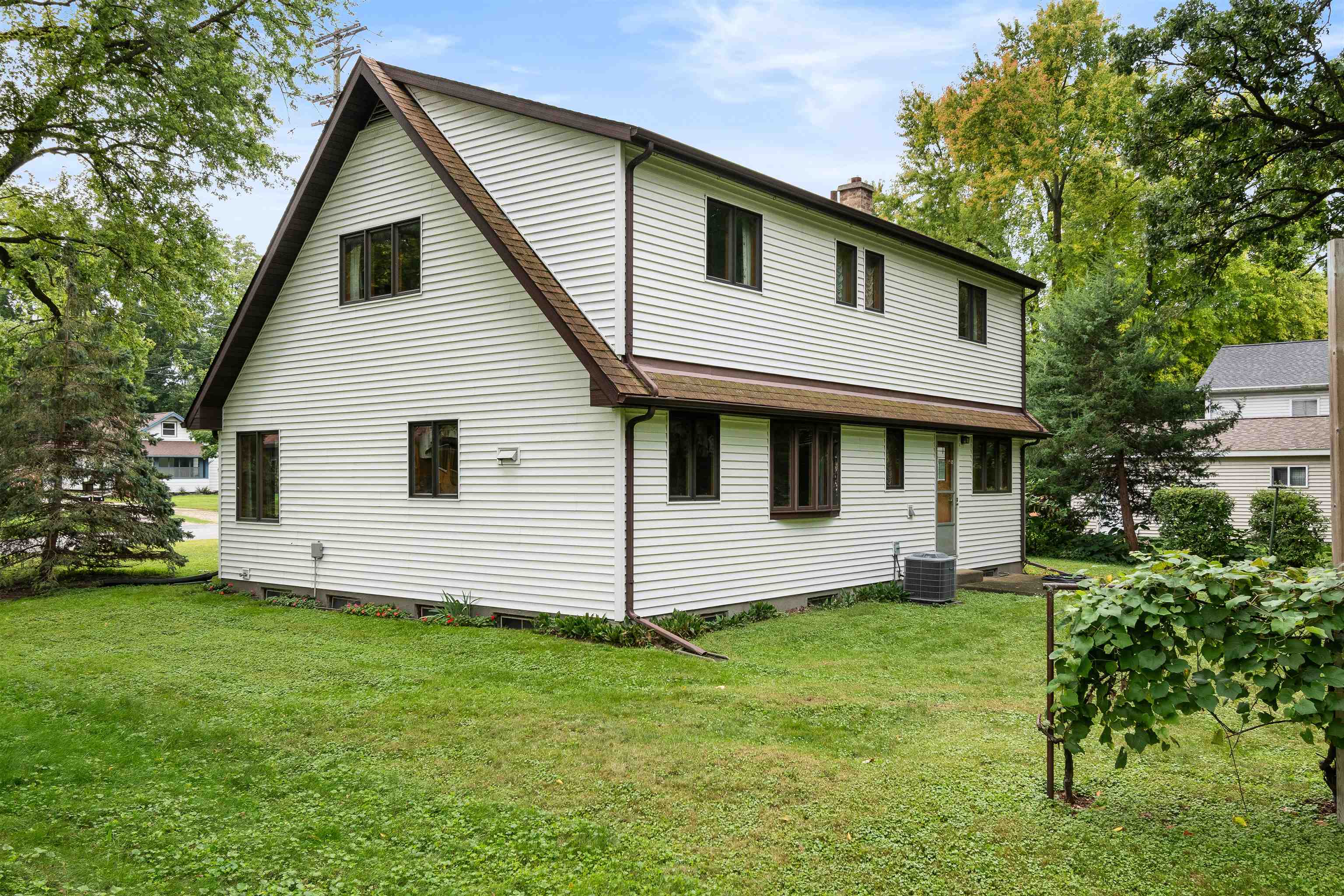 5422 Gettle Avenue Madison, WI 53705 - Photo 5 of 34