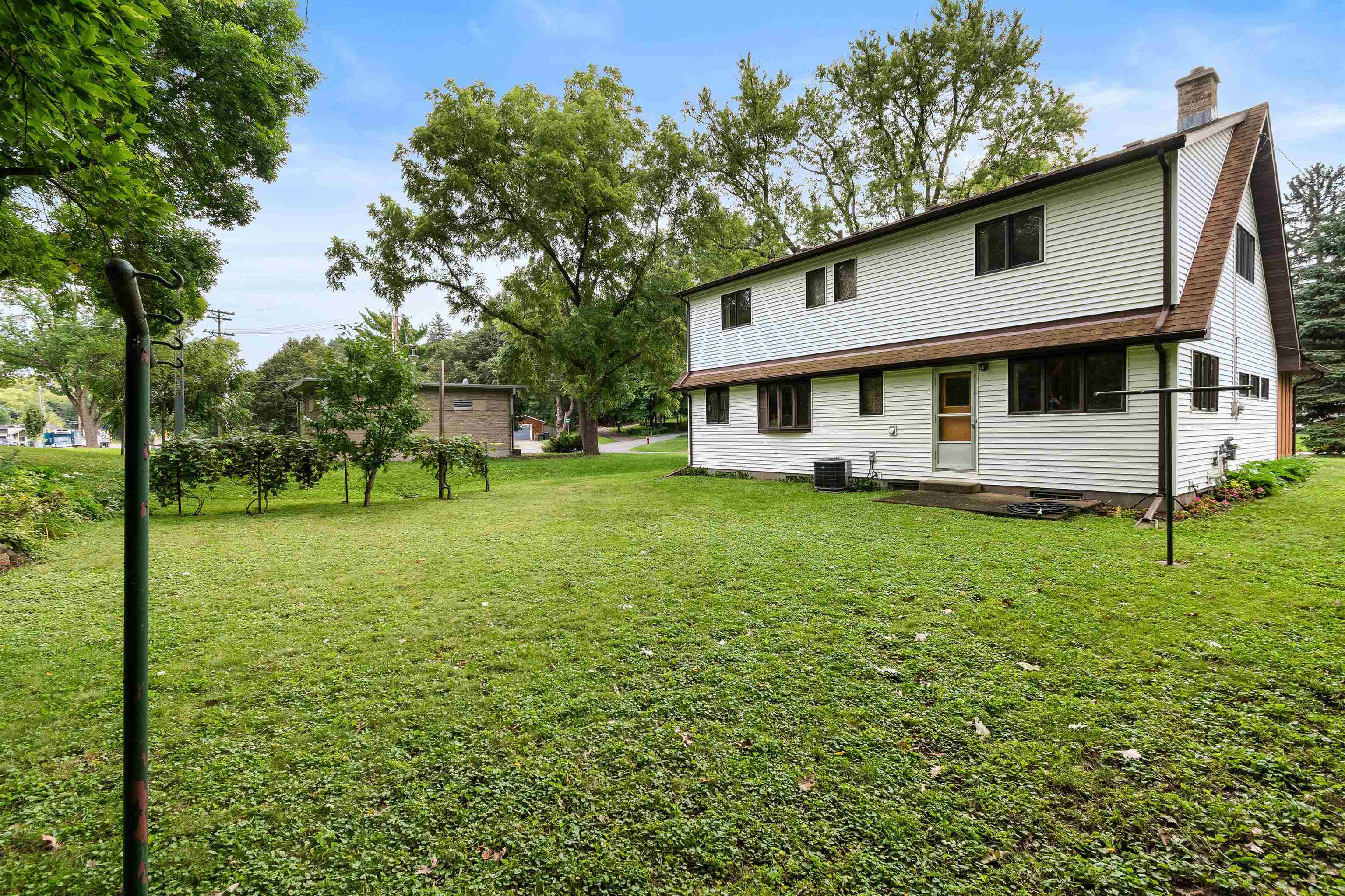 5422 Gettle Avenue Madison, WI 53705 - Photo 7 of 34