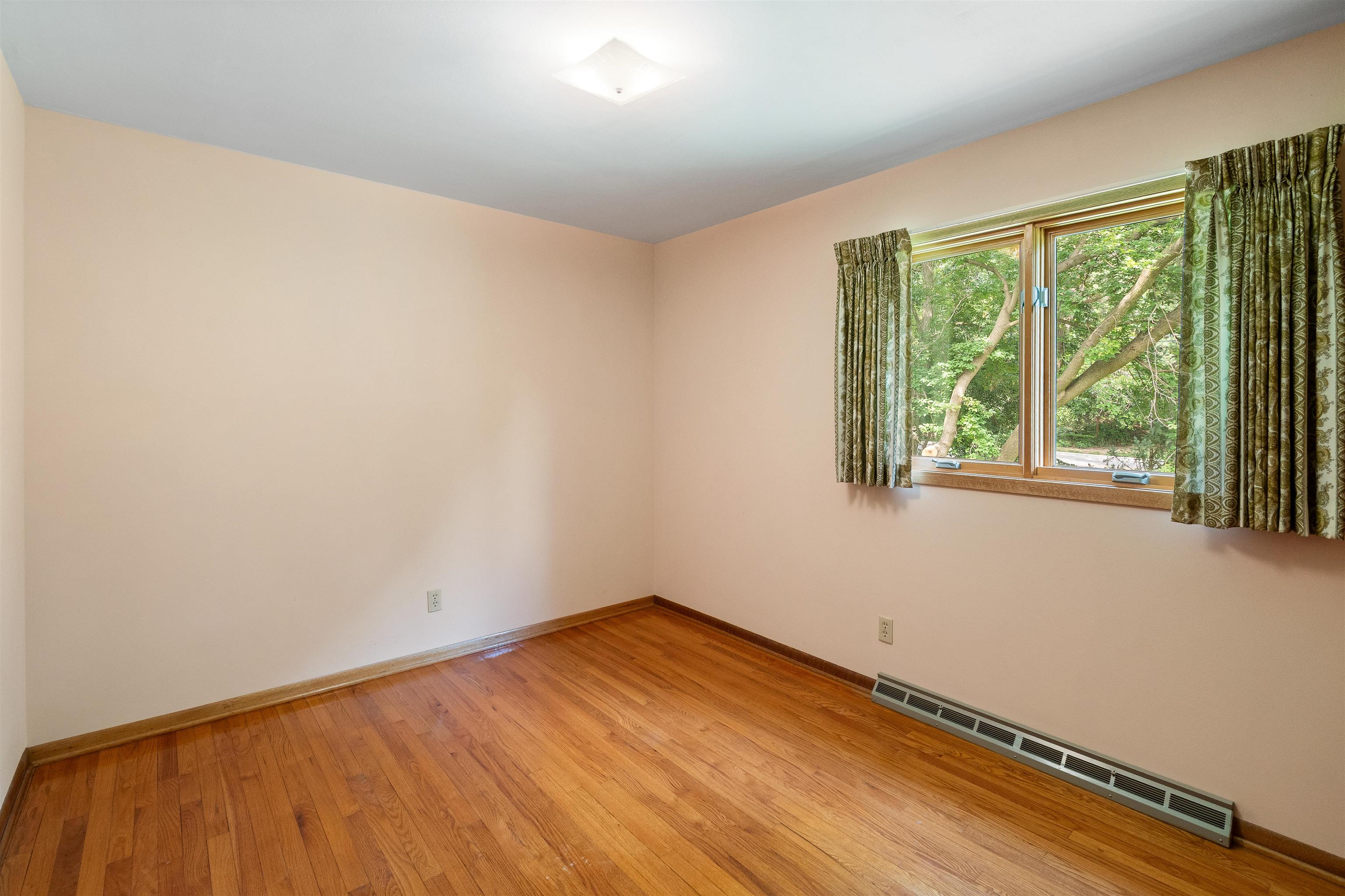 5422 Gettle Avenue Madison, WI 53705 - Photo 8 of 34