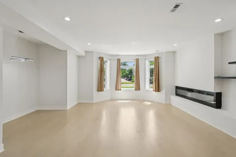 $415,000 | 4528 South King Drive, Unit 2, Chicago, IL 60653